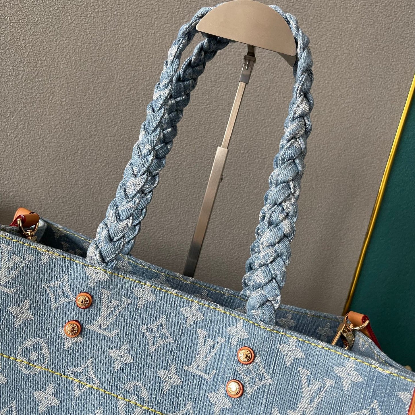 Elite Carryalls