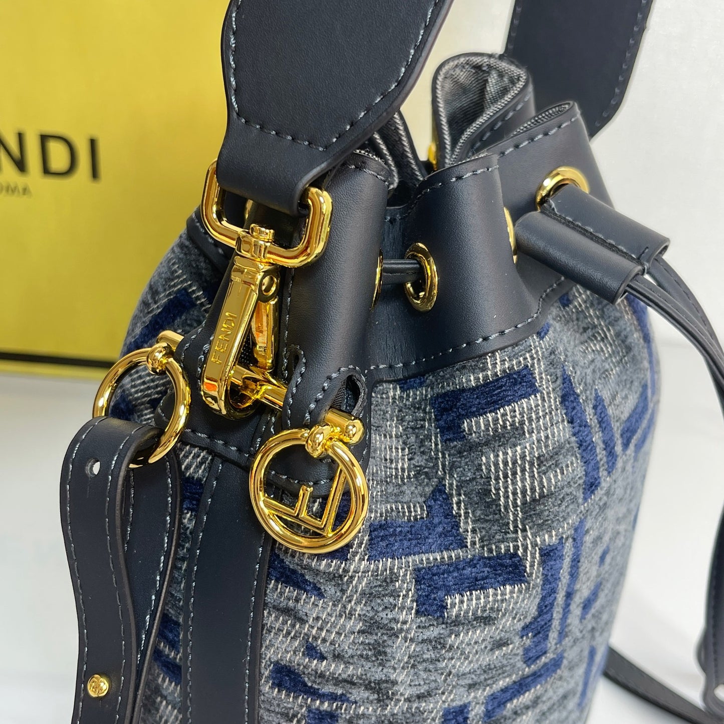 Elite Carryalls