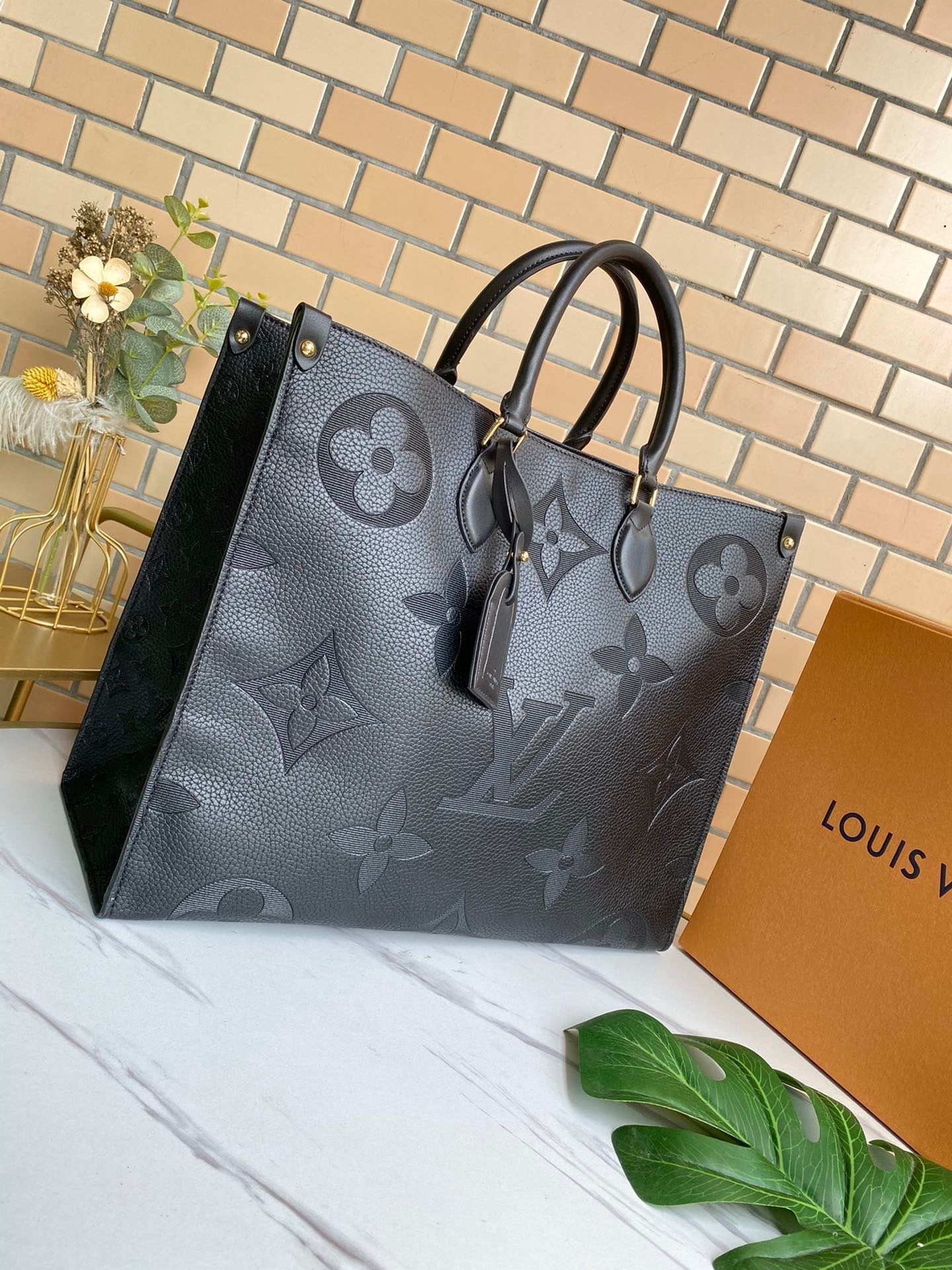 Elite Carryalls