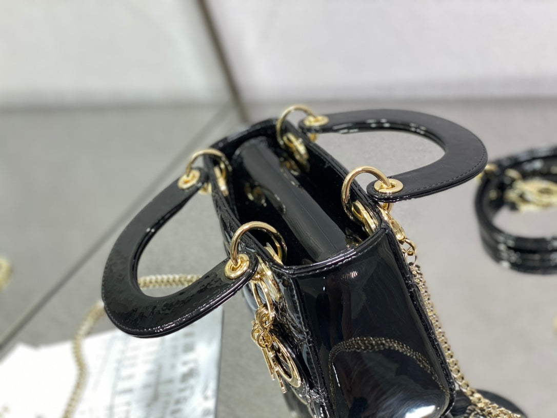 Elite Carryalls