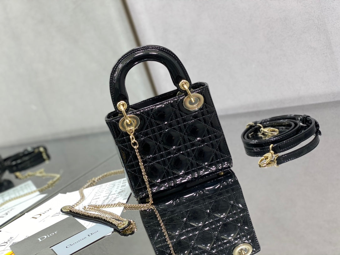 Elite Carryalls