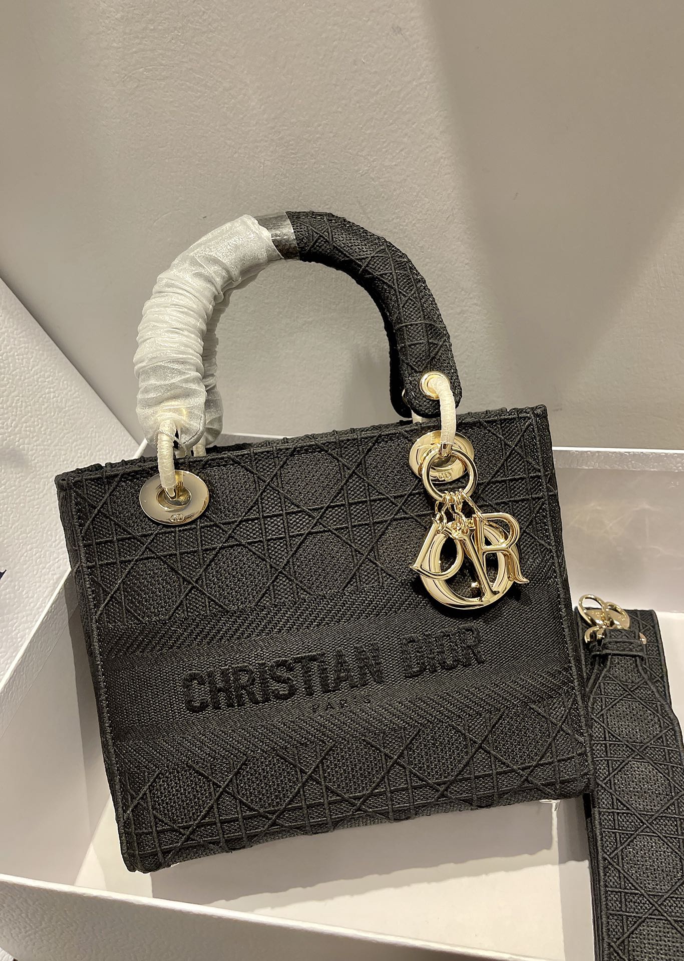 Elite Carryalls