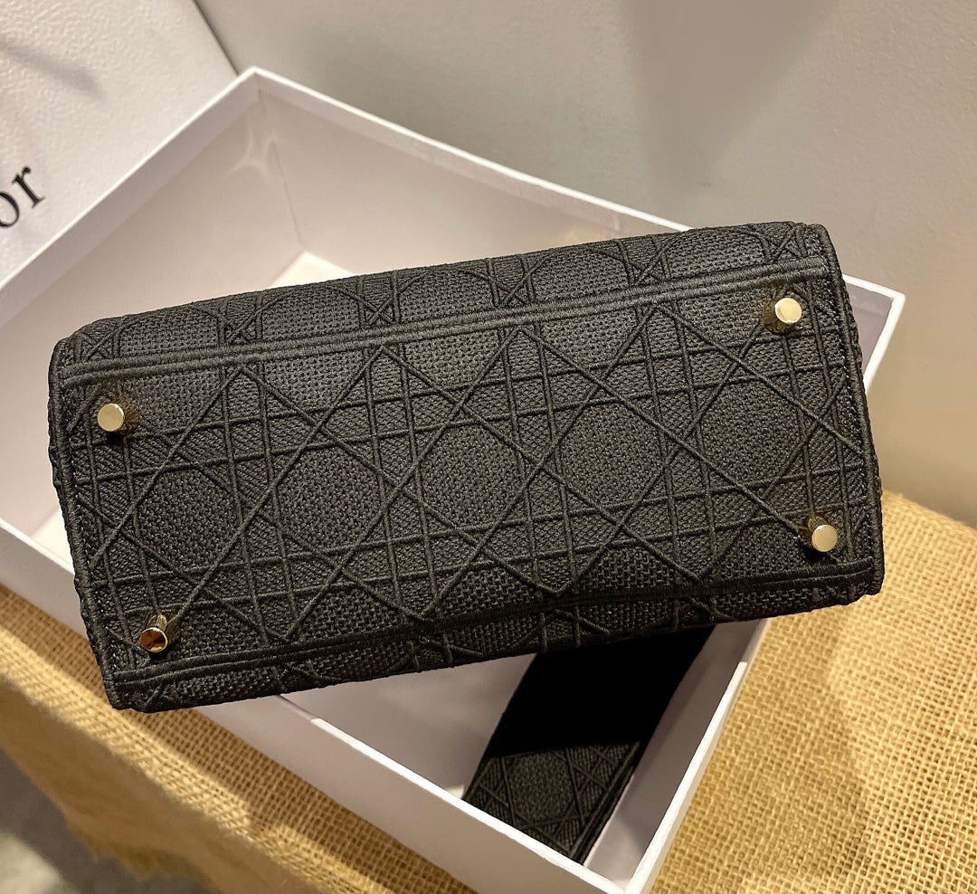 Elite Carryalls