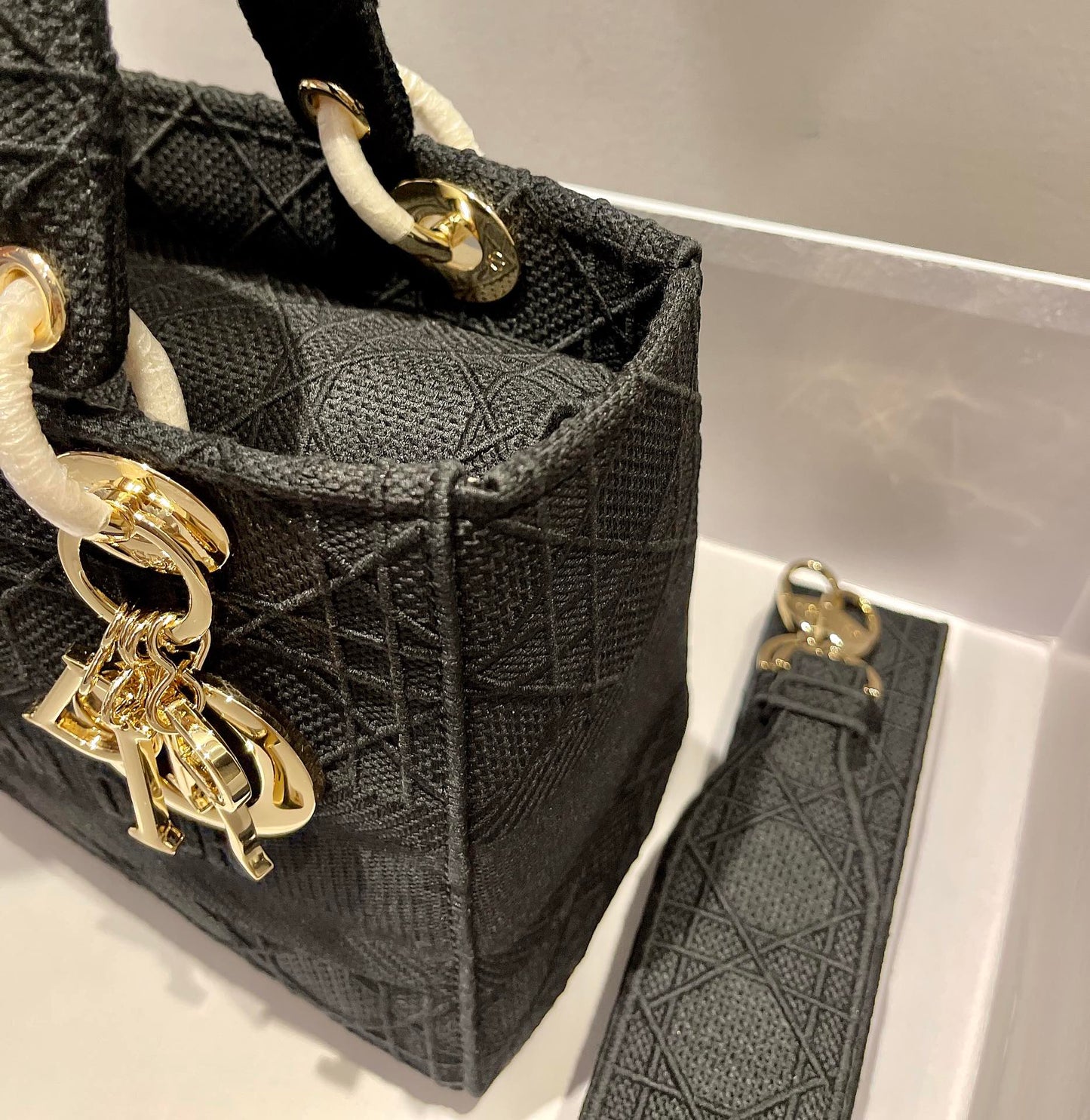 Elite Carryalls