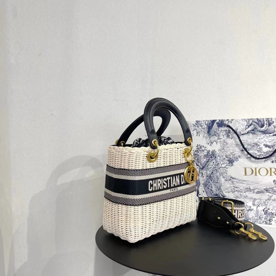 Elite Carryalls