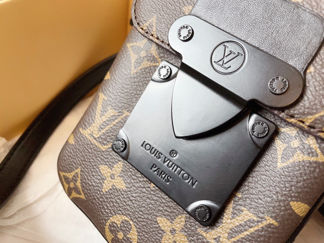 Elite Carryalls