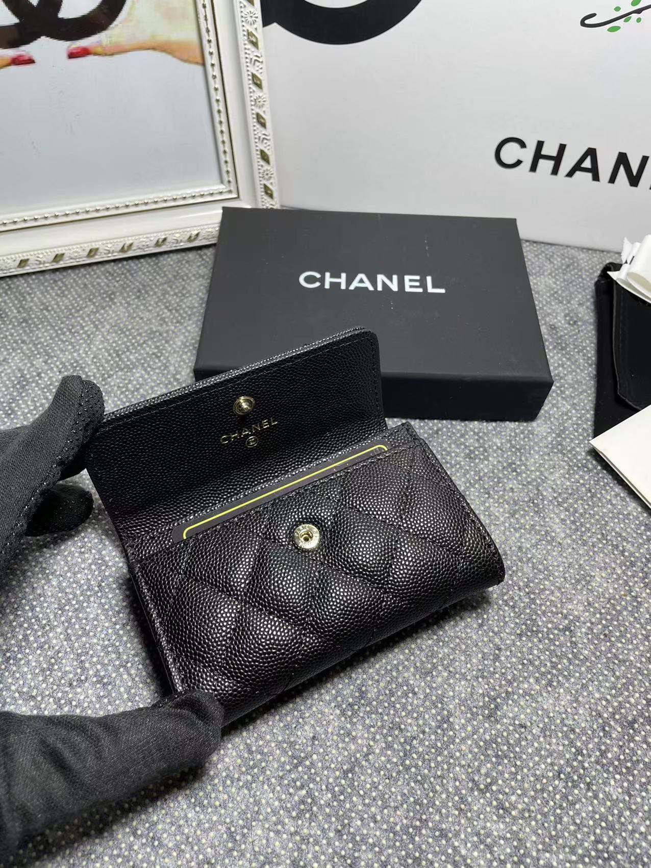 Elite Carryalls