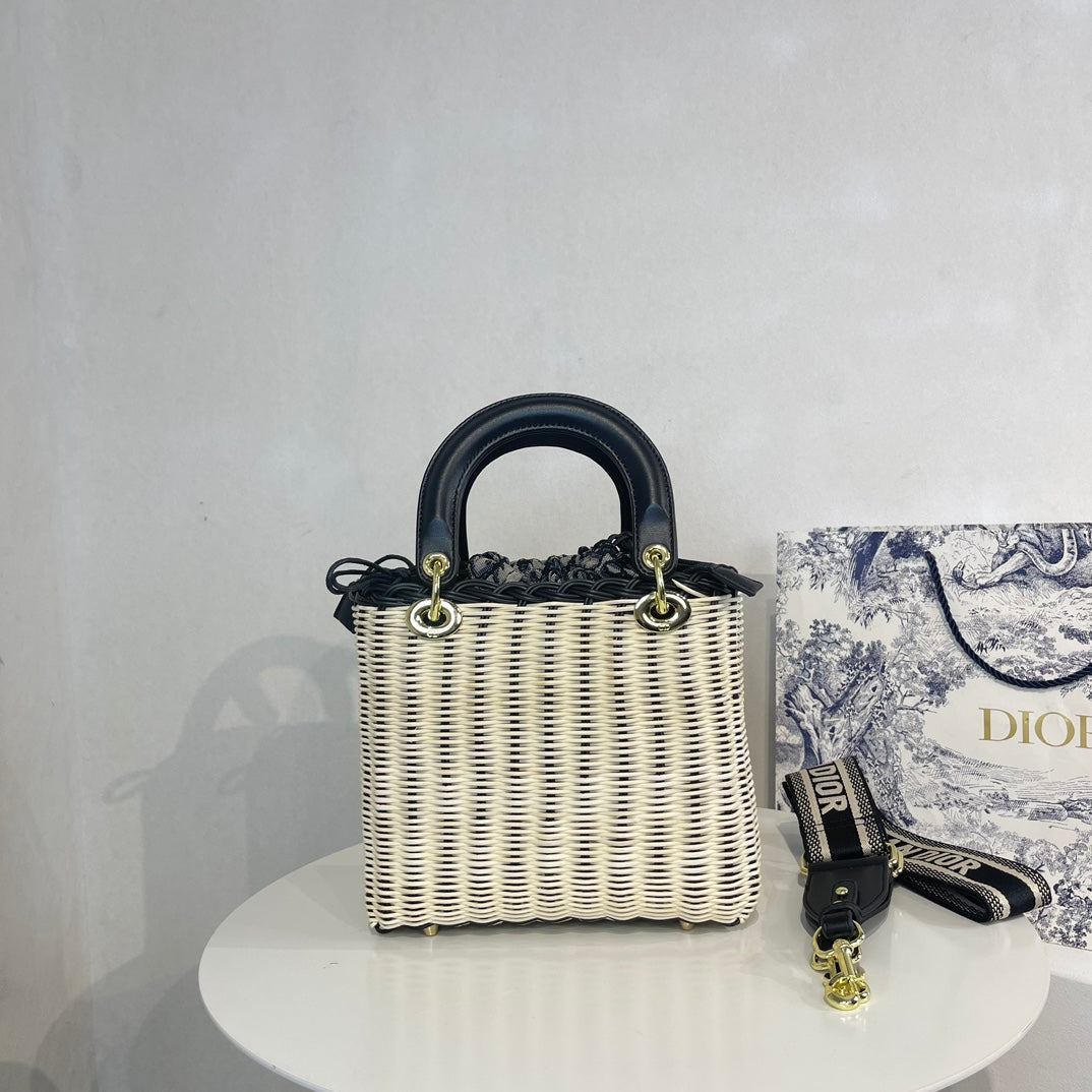 Elite Carryalls
