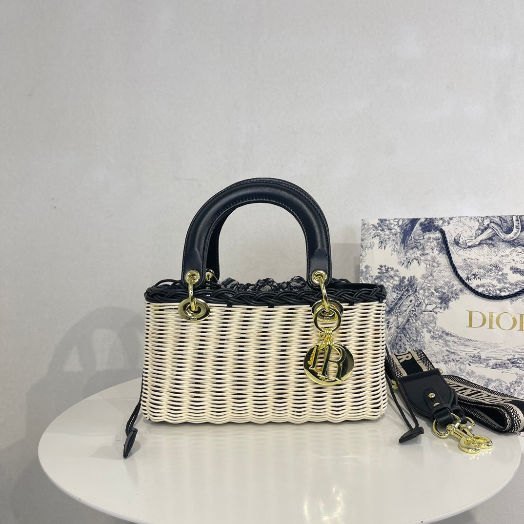 Elite Carryalls