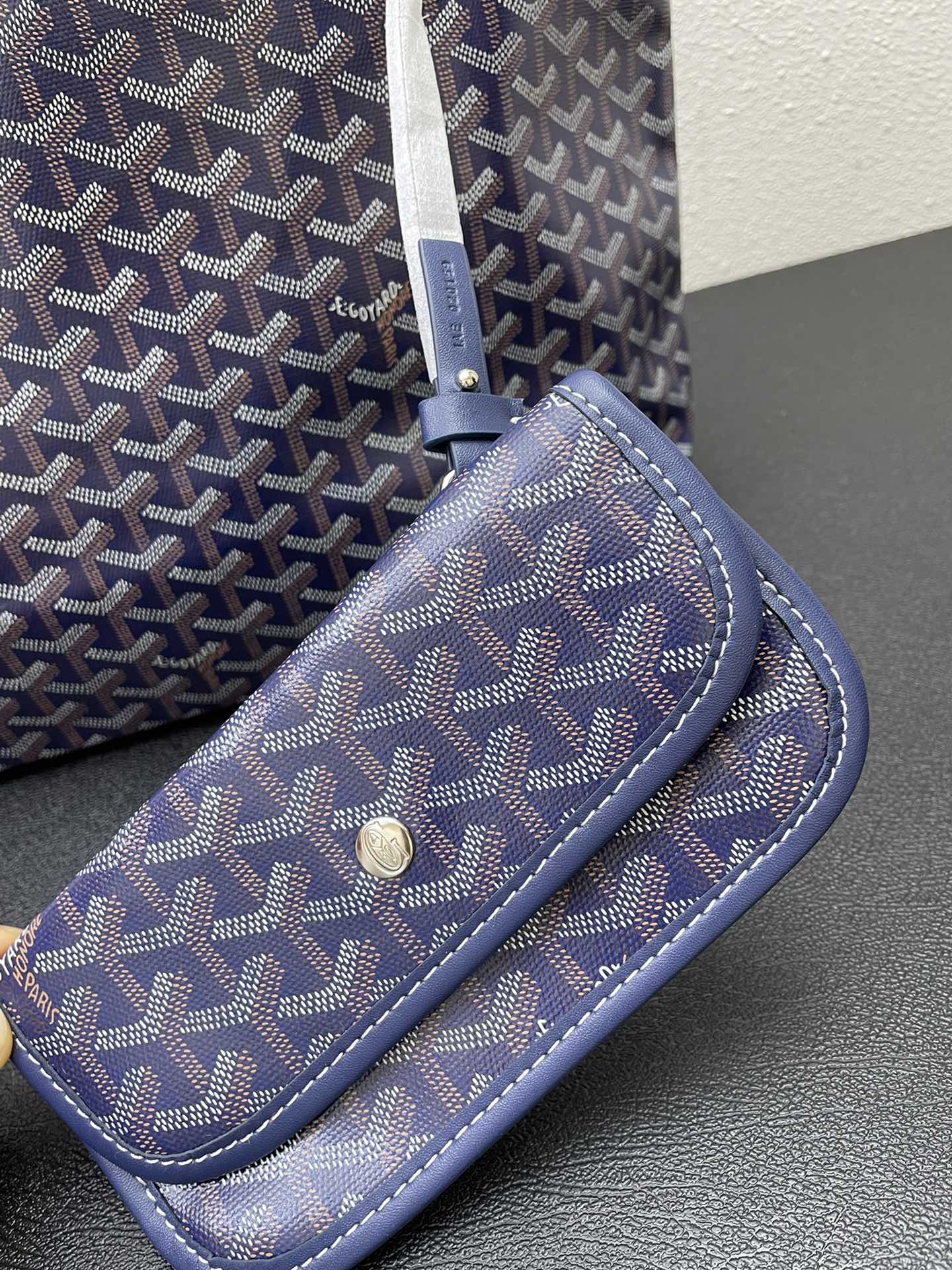 Elite Carryalls