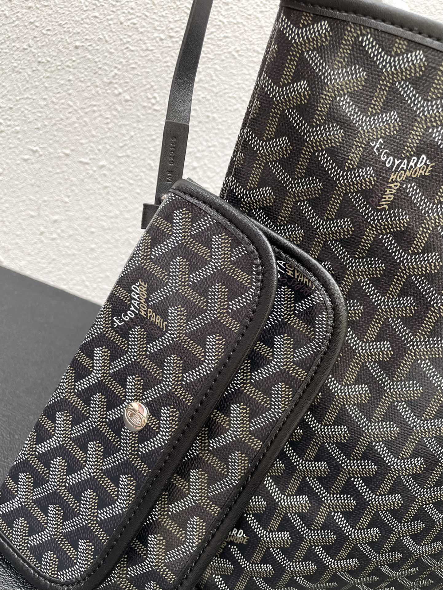 Elite Carryalls