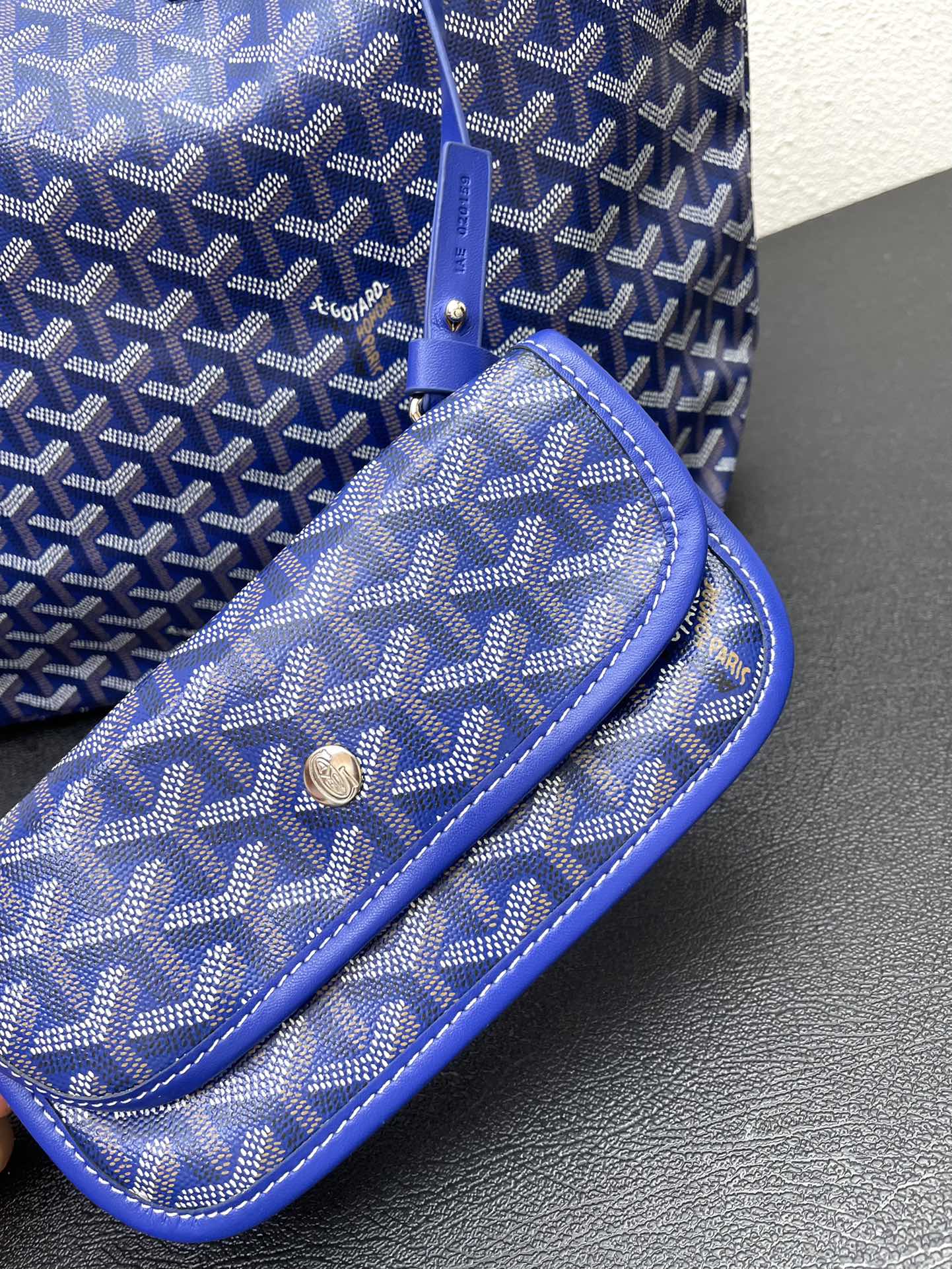 Elite Carryalls