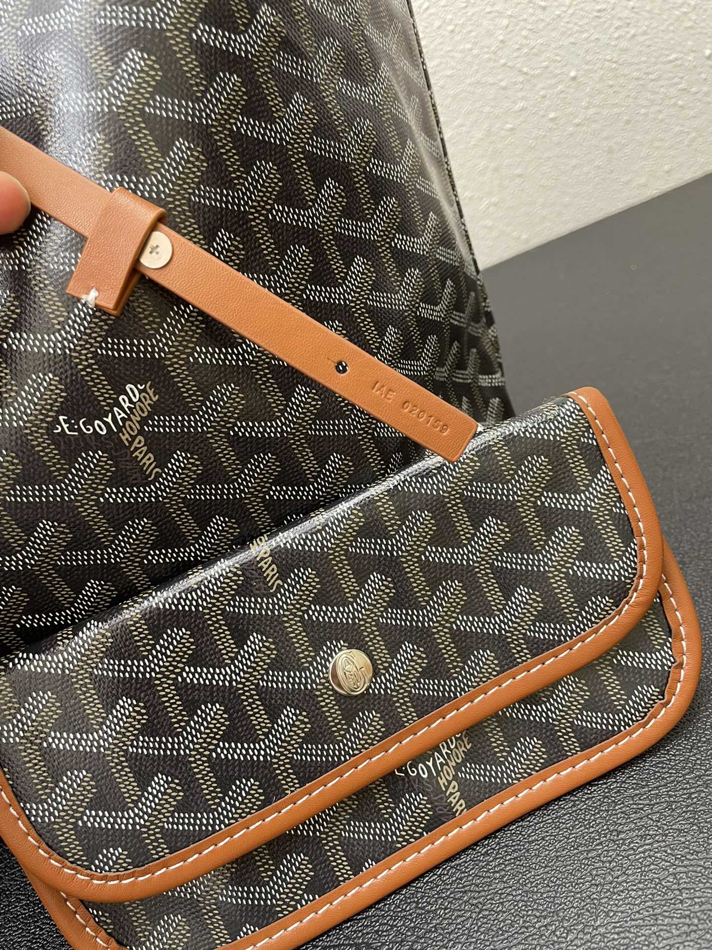 Elite Carryalls