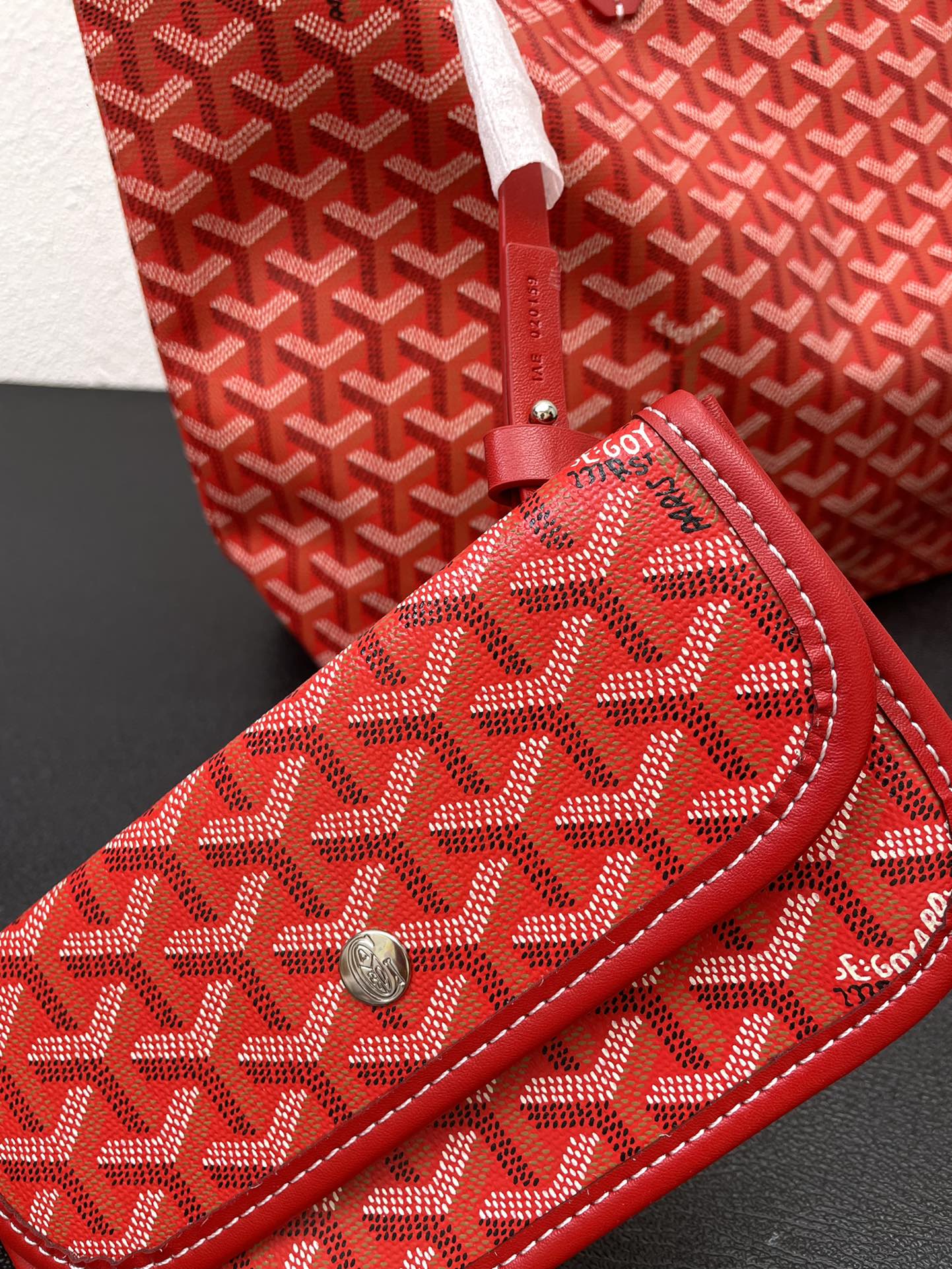 Elite Carryalls