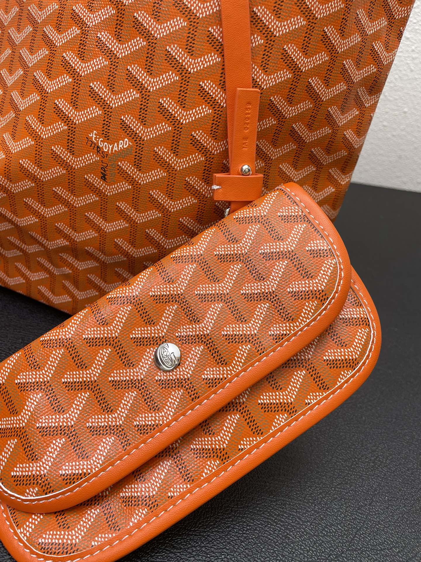 Elite Carryalls