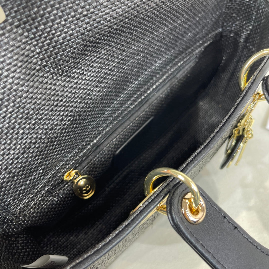 Elite Carryalls