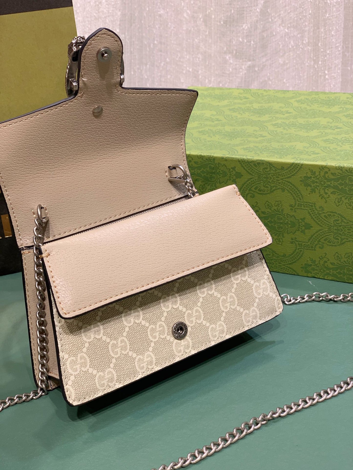 Elite Carryalls