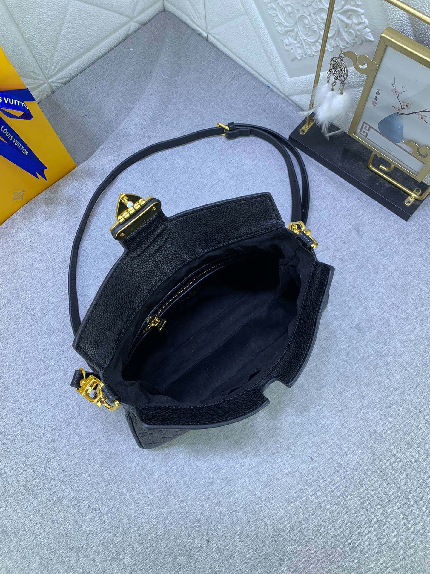 Elite Carryalls