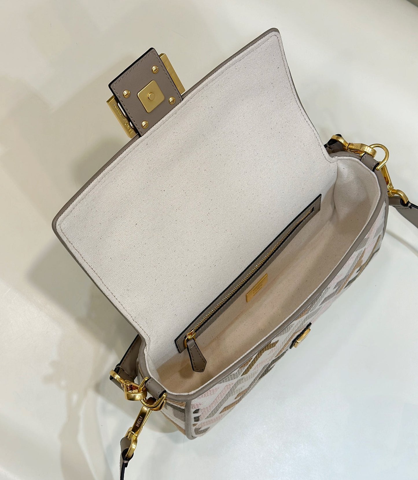 Elite Carryalls