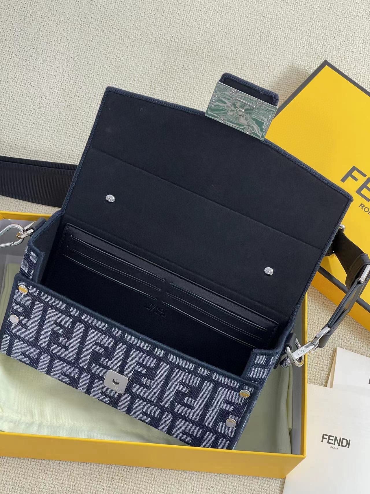 Elite Carryalls