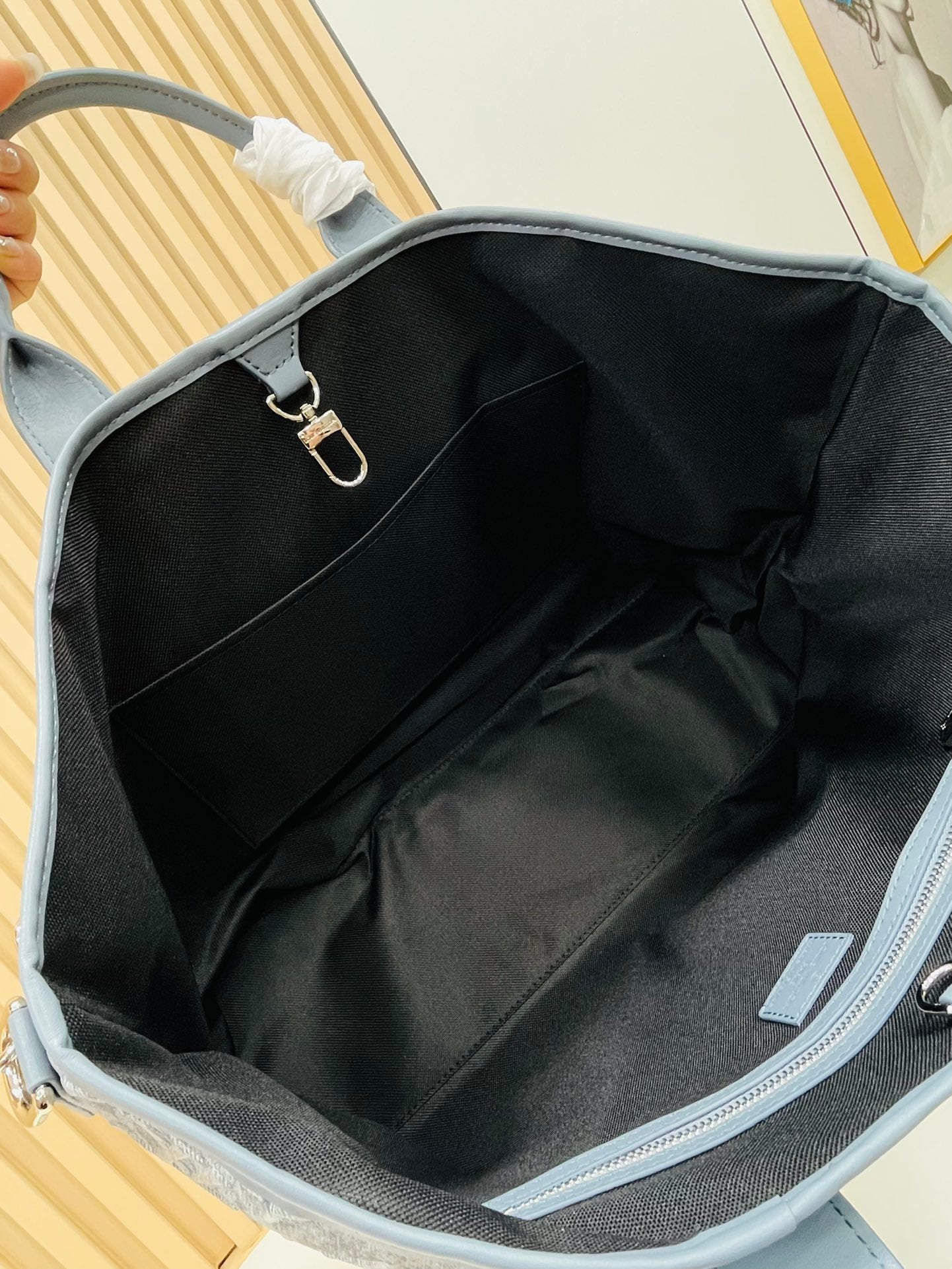 Elite Carryalls