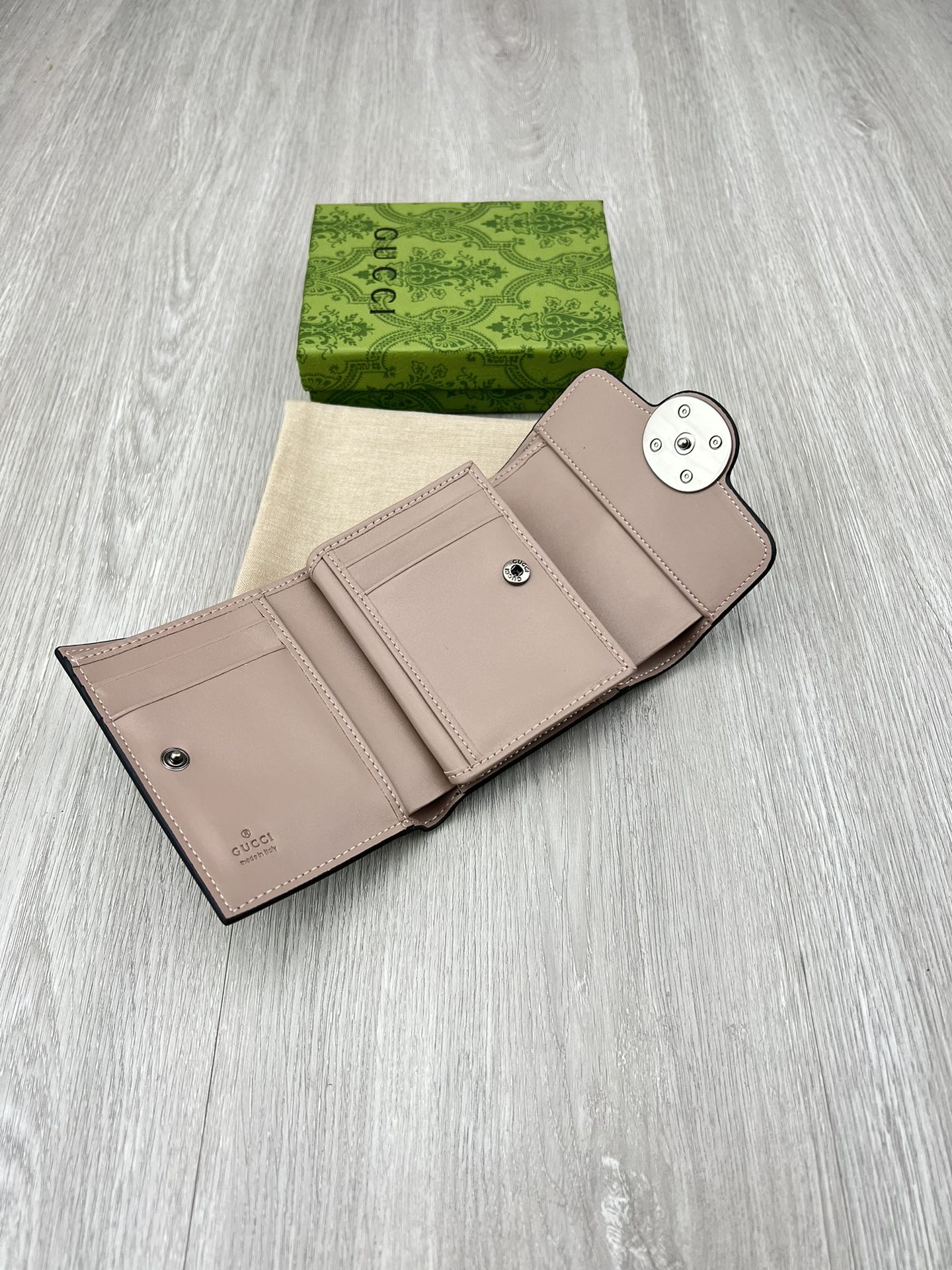 Elite Carryalls
