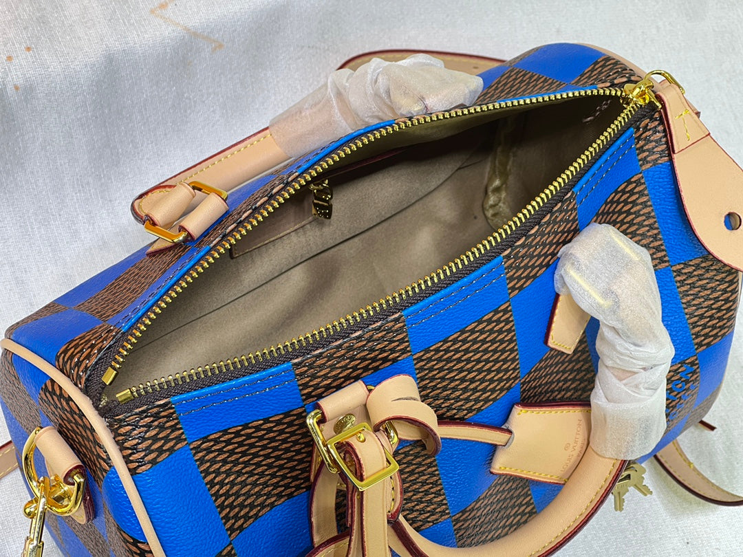 Elite Carryalls