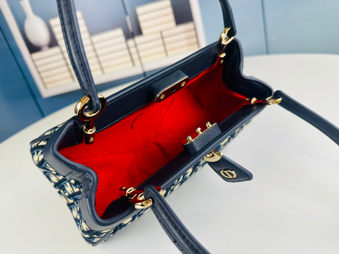 Elite Carryalls