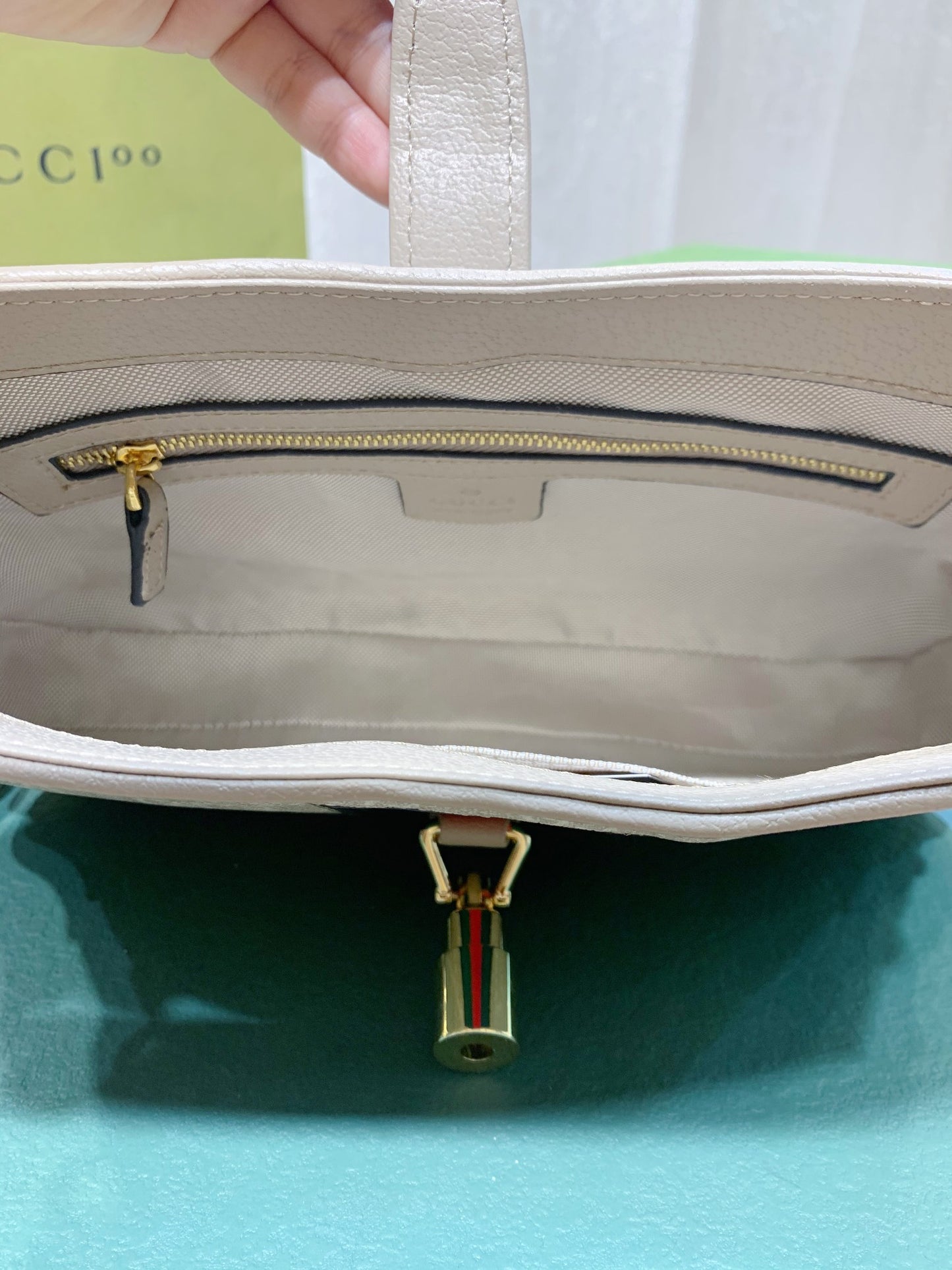 Elite Carryalls