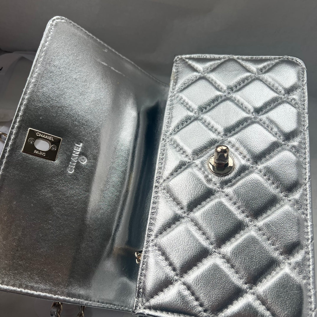 Elite Carryalls