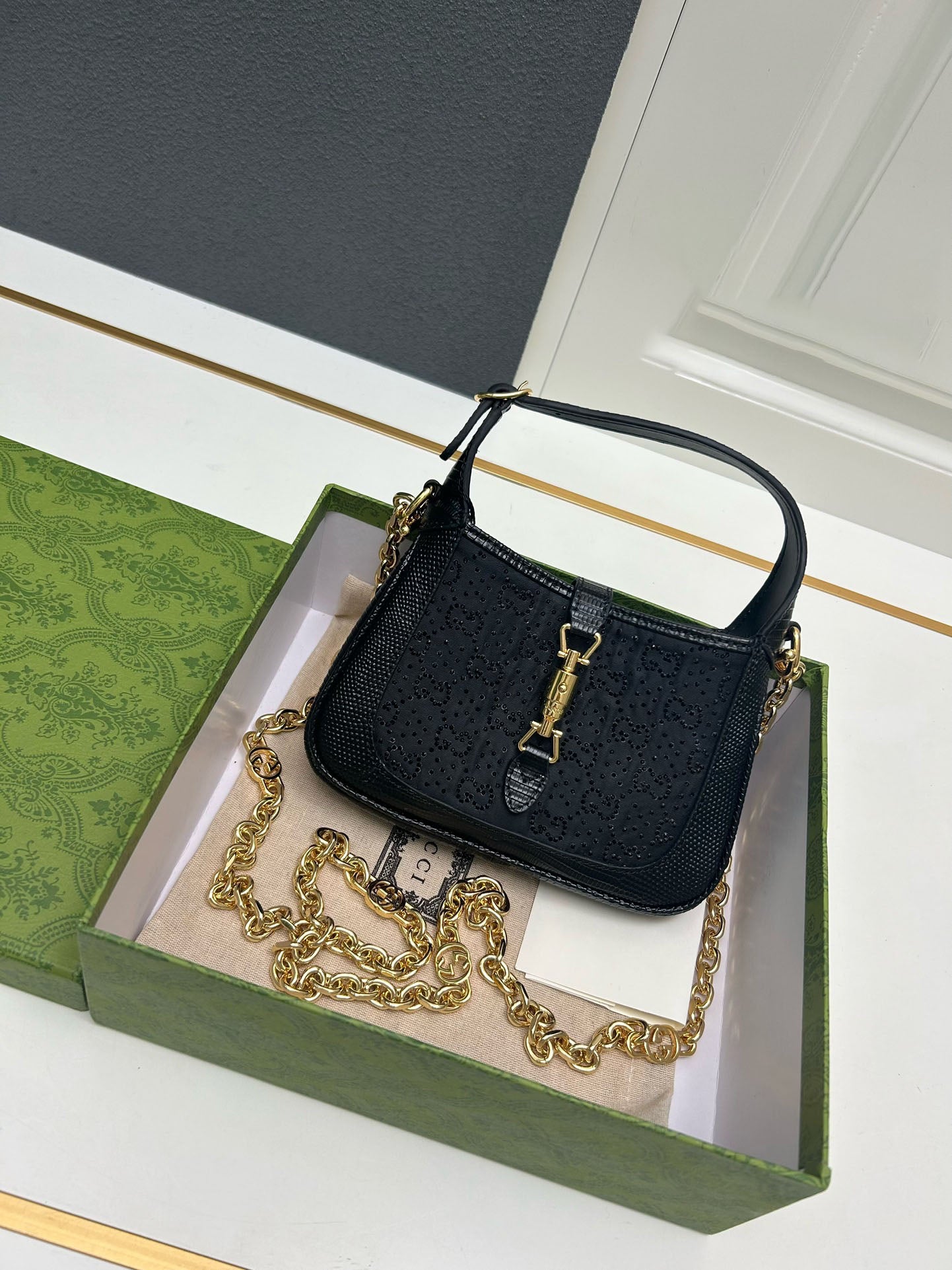 Elite Carryalls