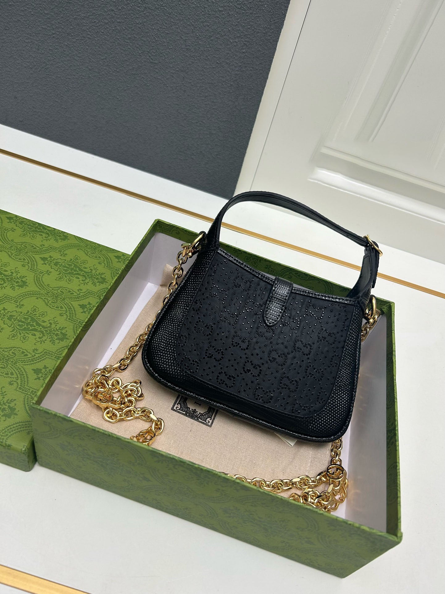 Elite Carryalls