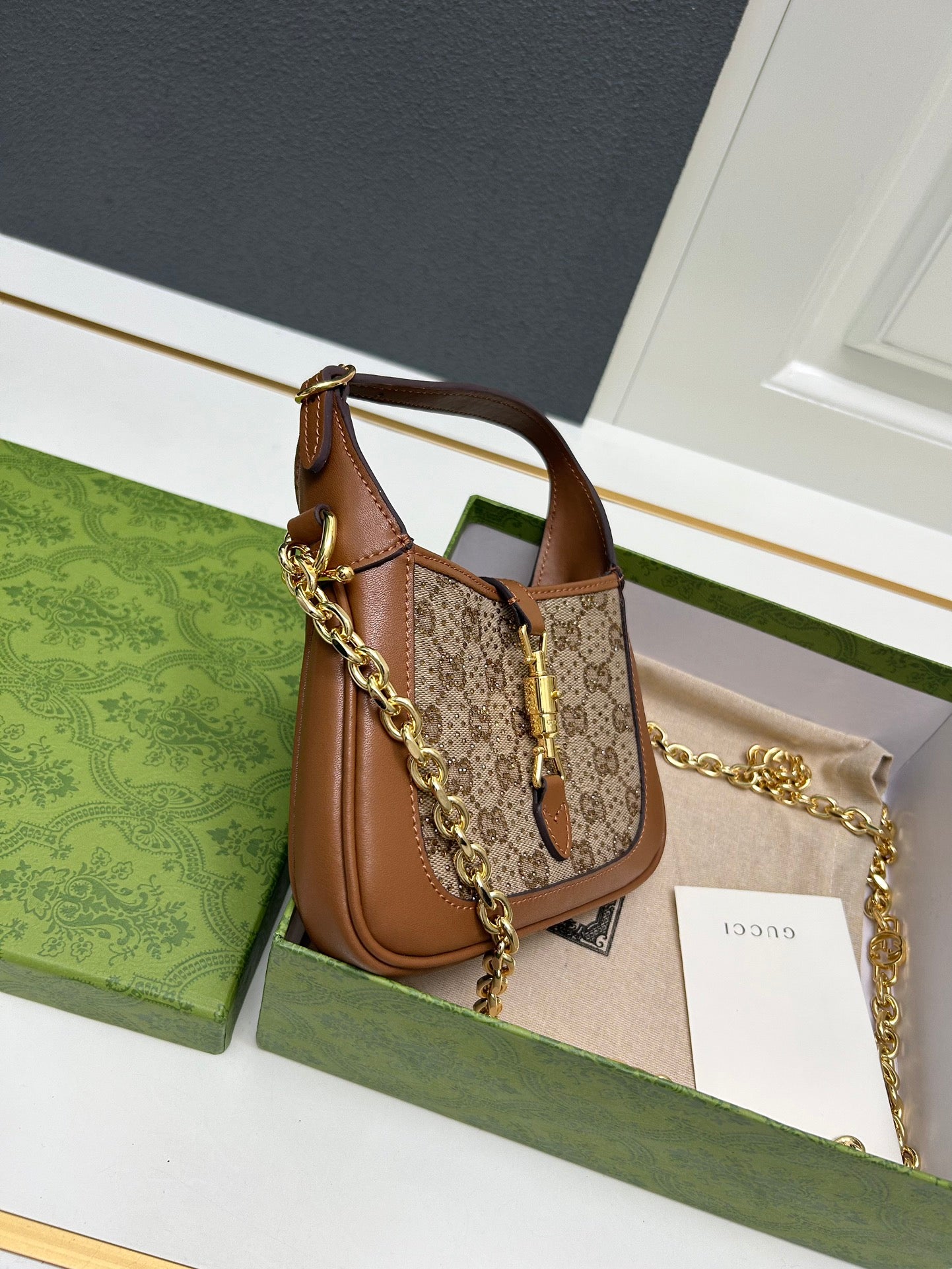 Elite Carryalls