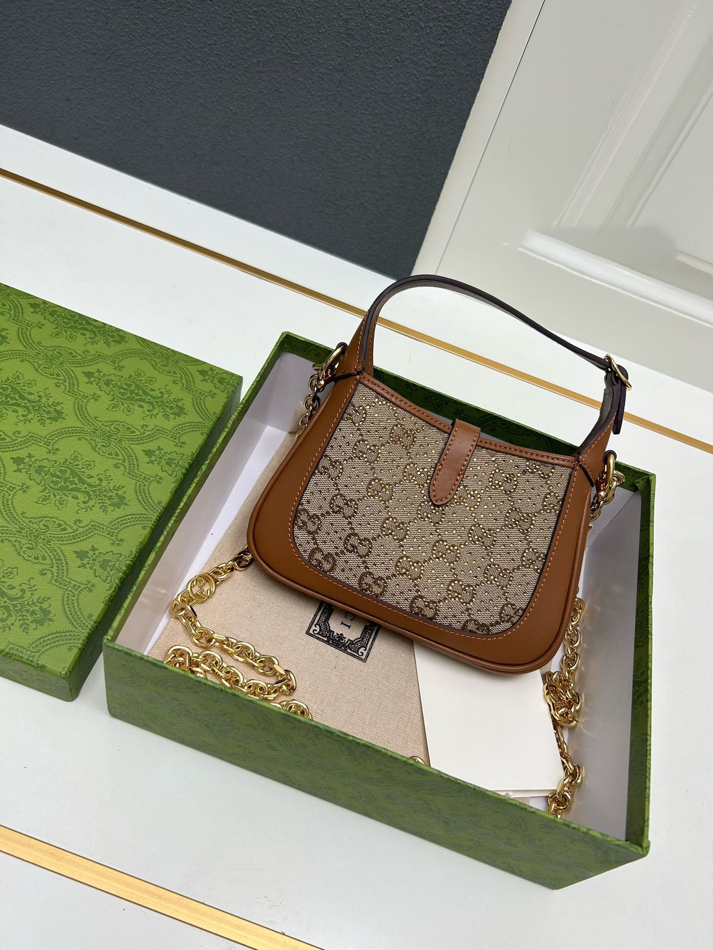 Elite Carryalls