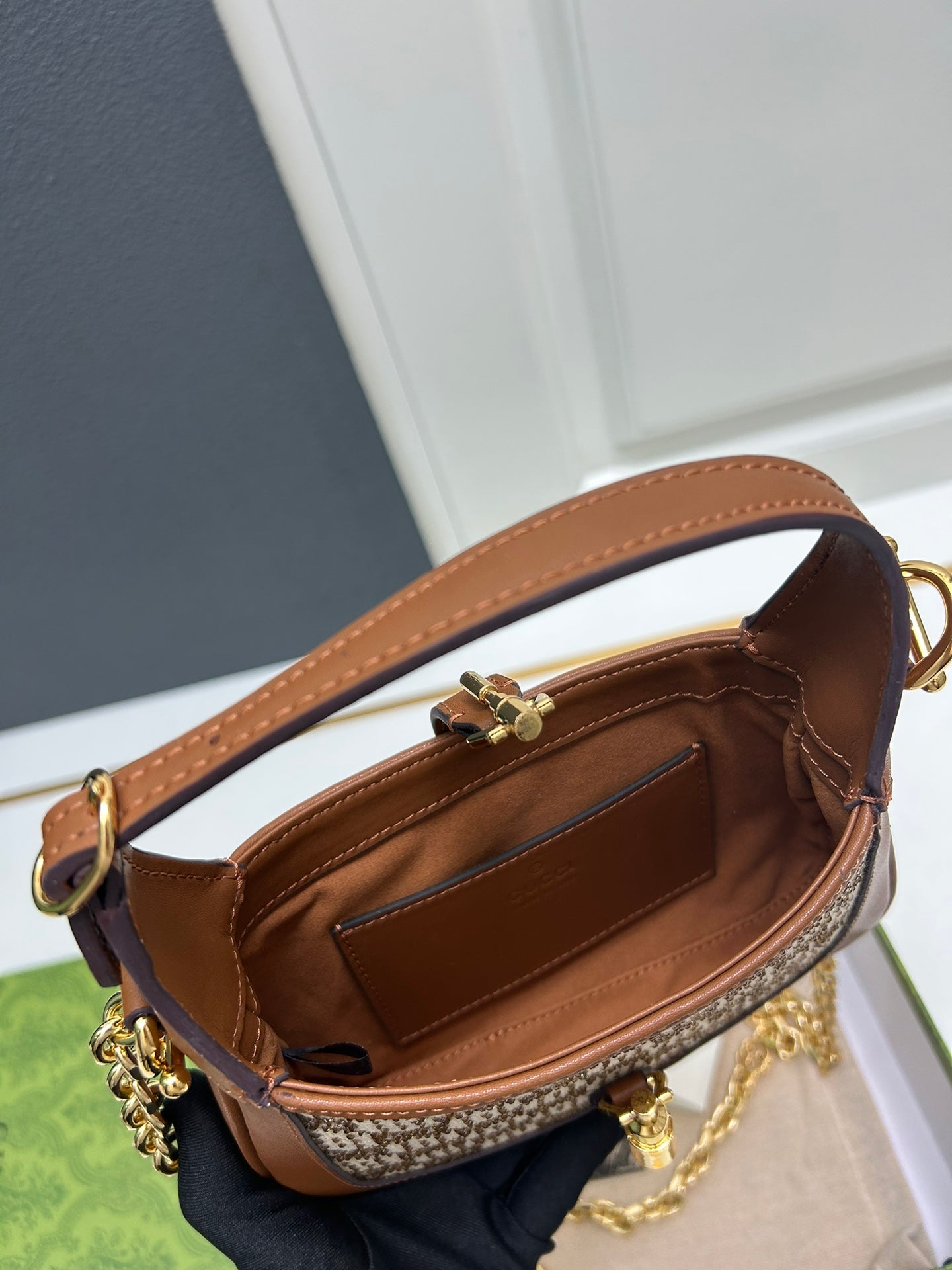 Elite Carryalls