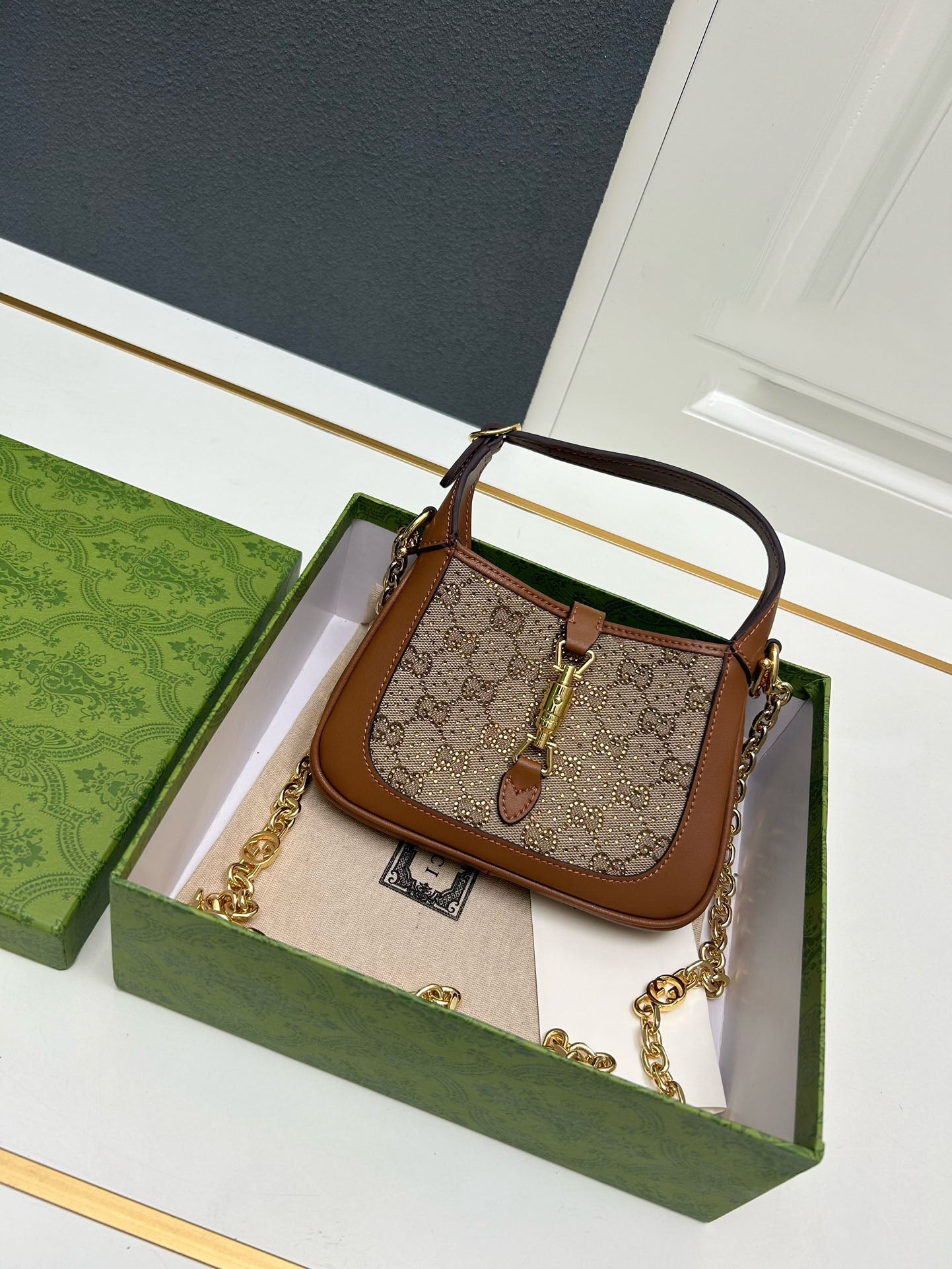 Elite Carryalls