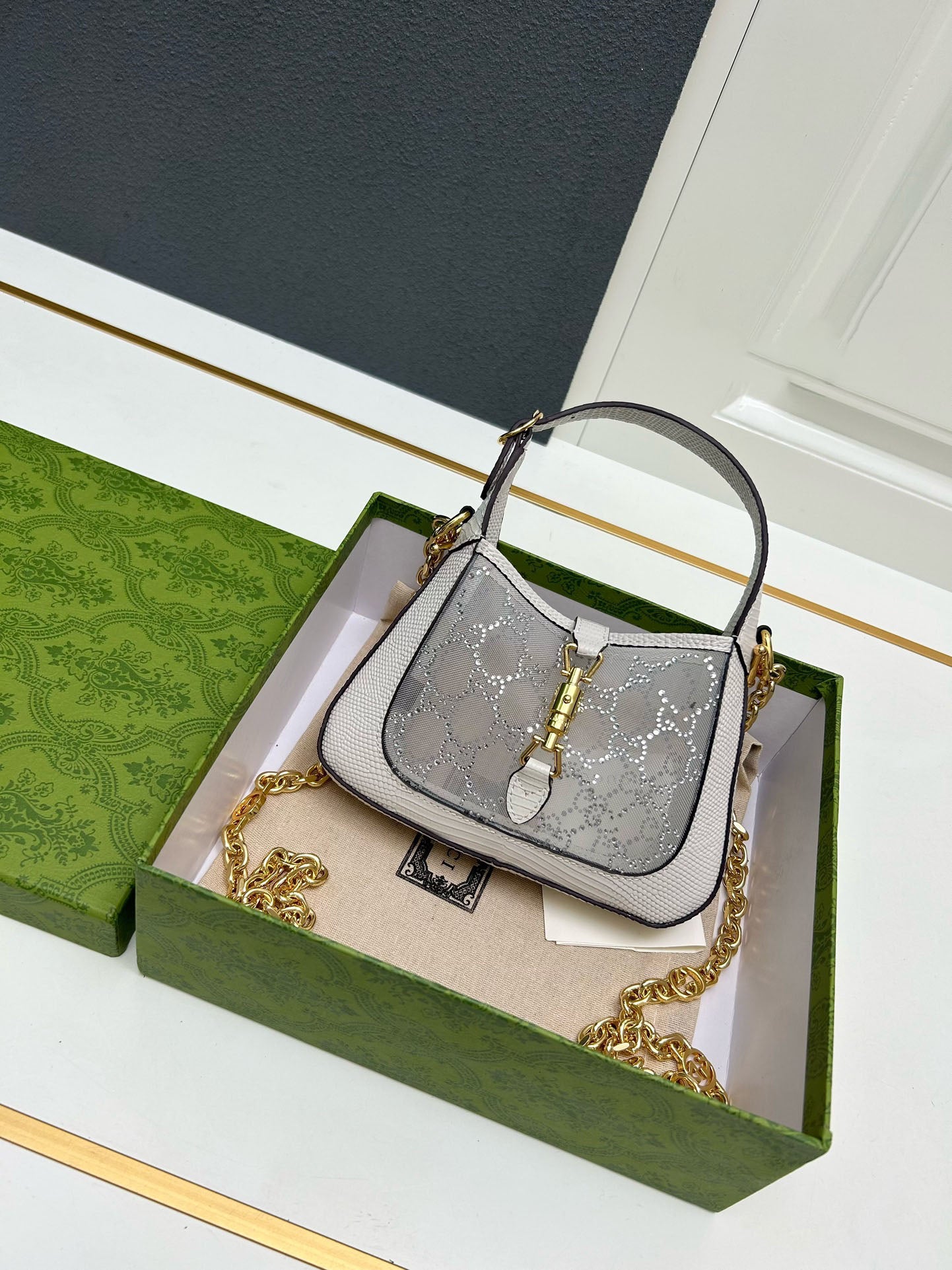 Elite Carryalls