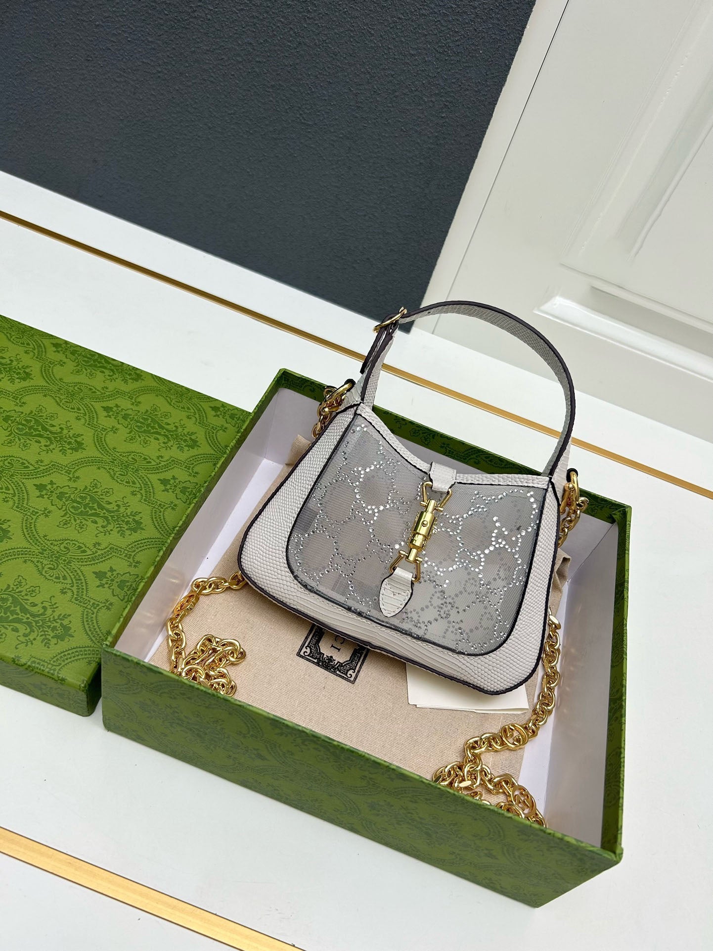 Elite Carryalls