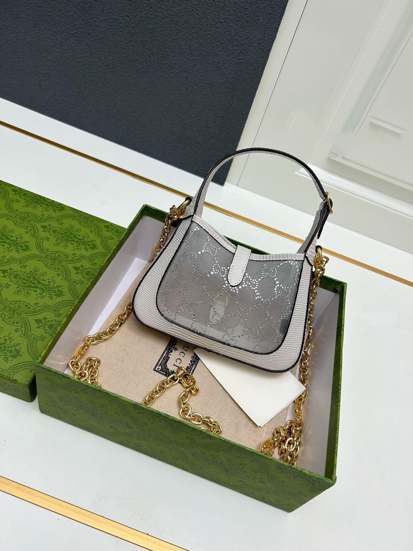 Elite Carryalls