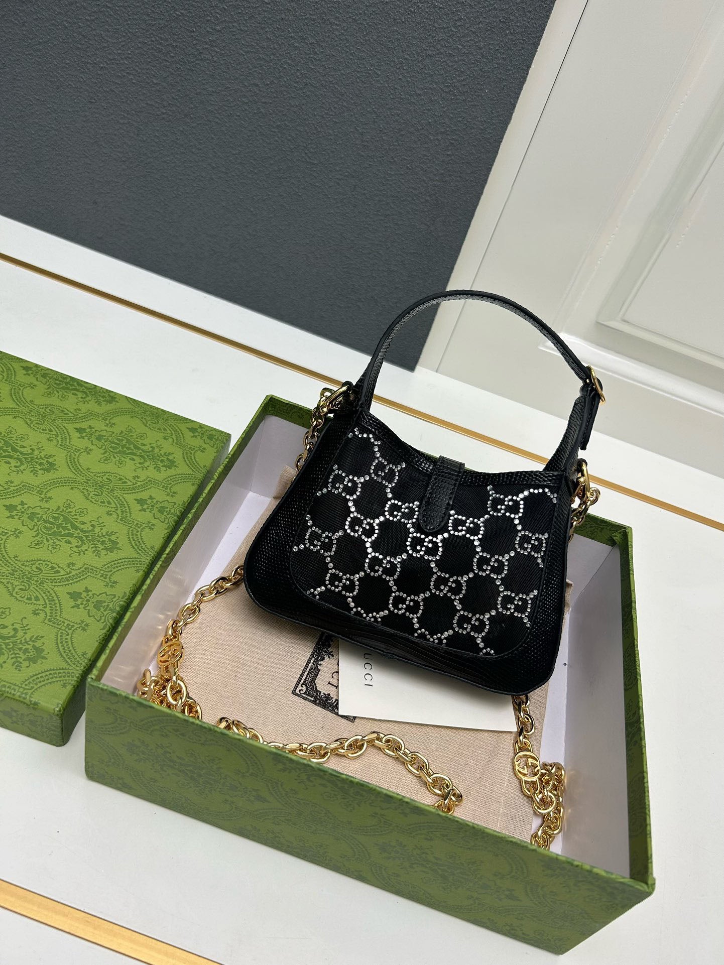 Elite Carryalls
