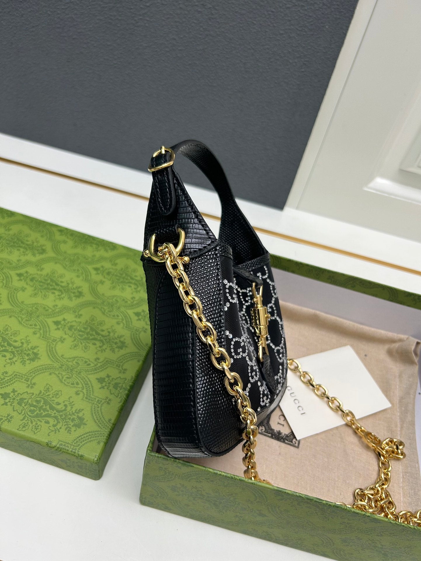 Elite Carryalls