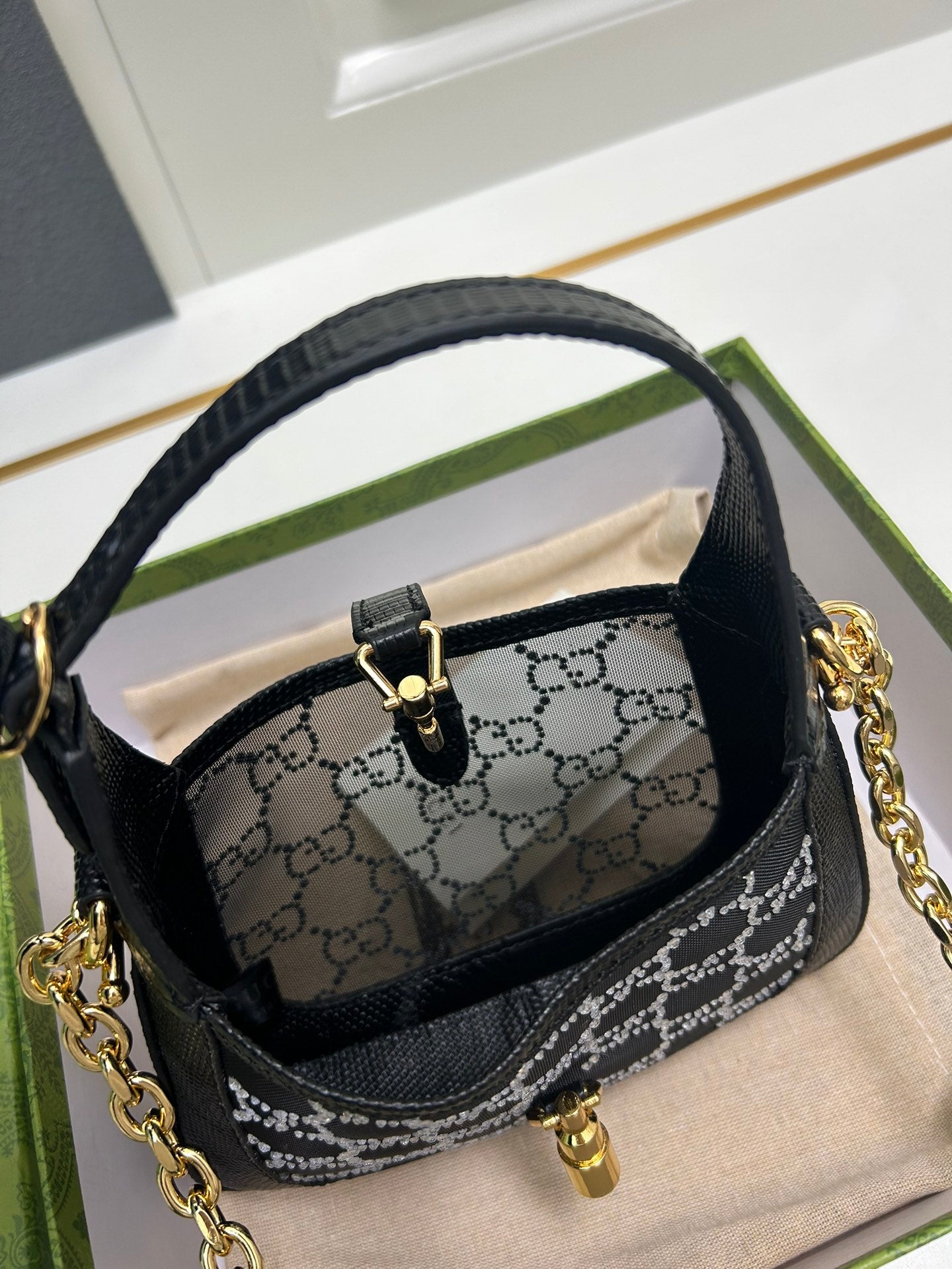 Elite Carryalls