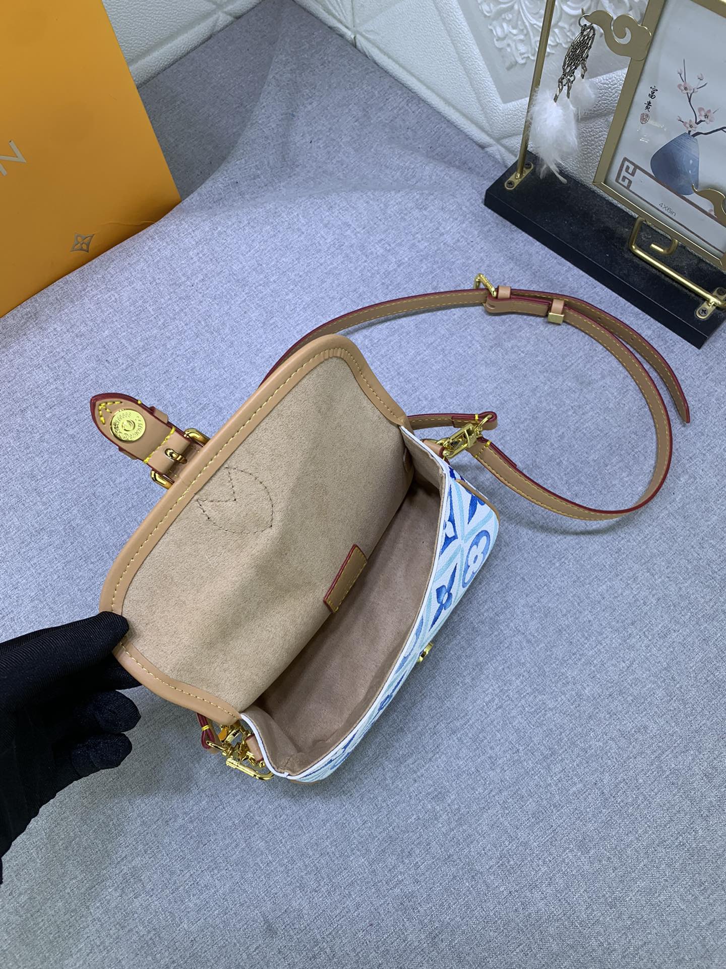 Elite Carryalls