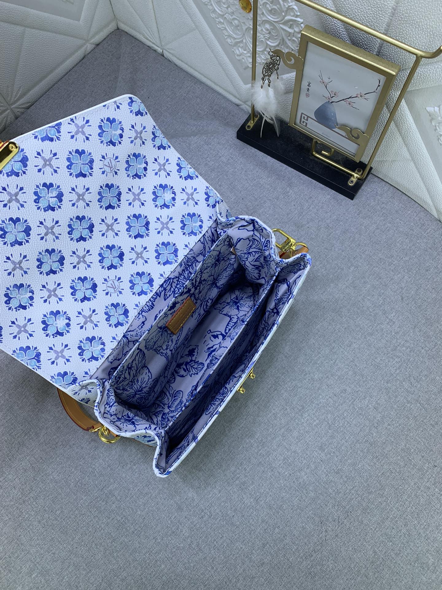 Elite Carryalls