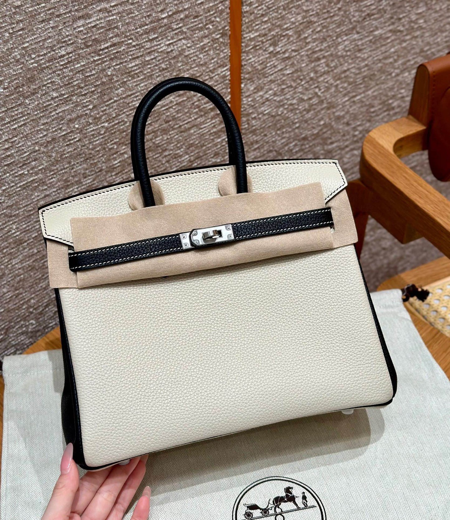 Elite Carryalls
