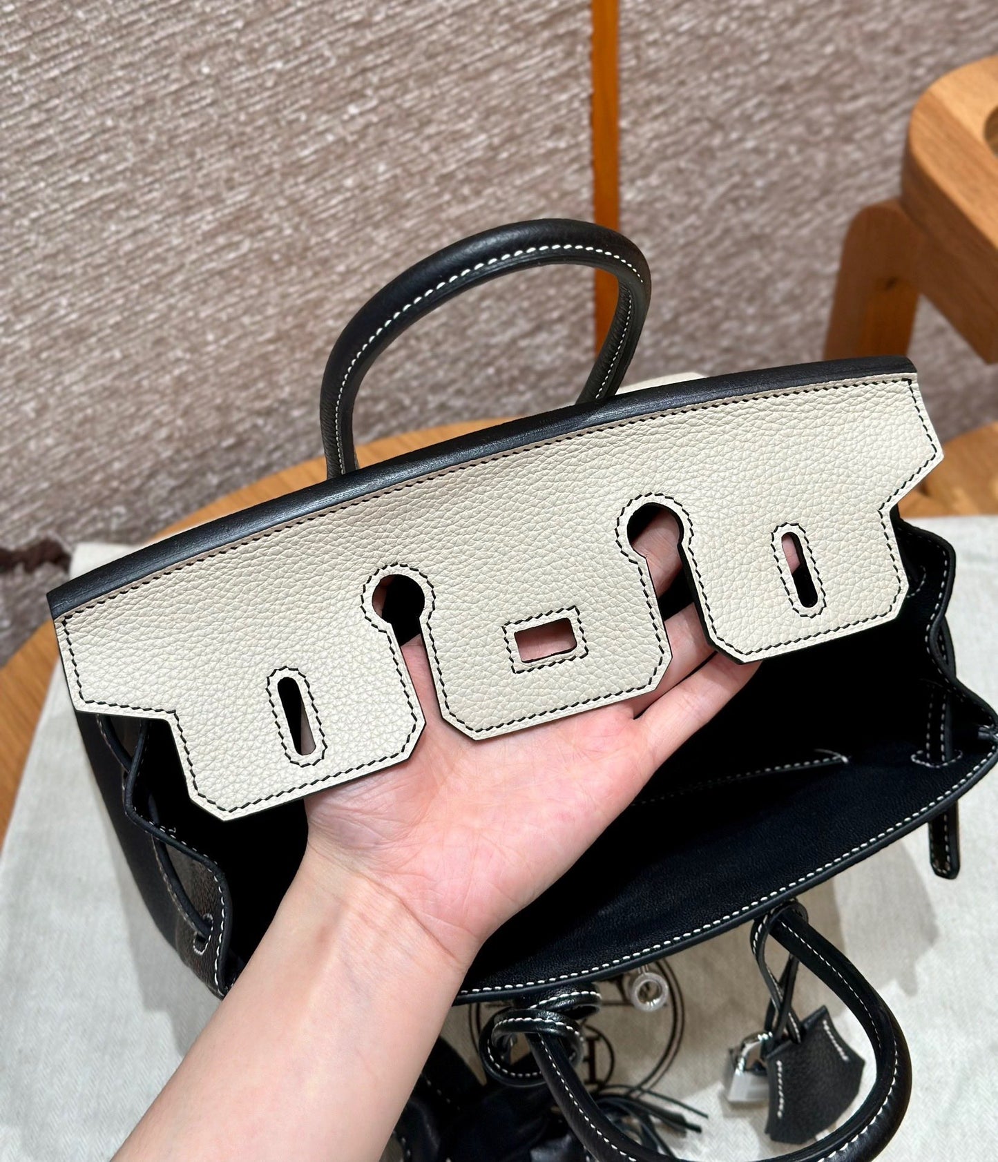 Elite Carryalls