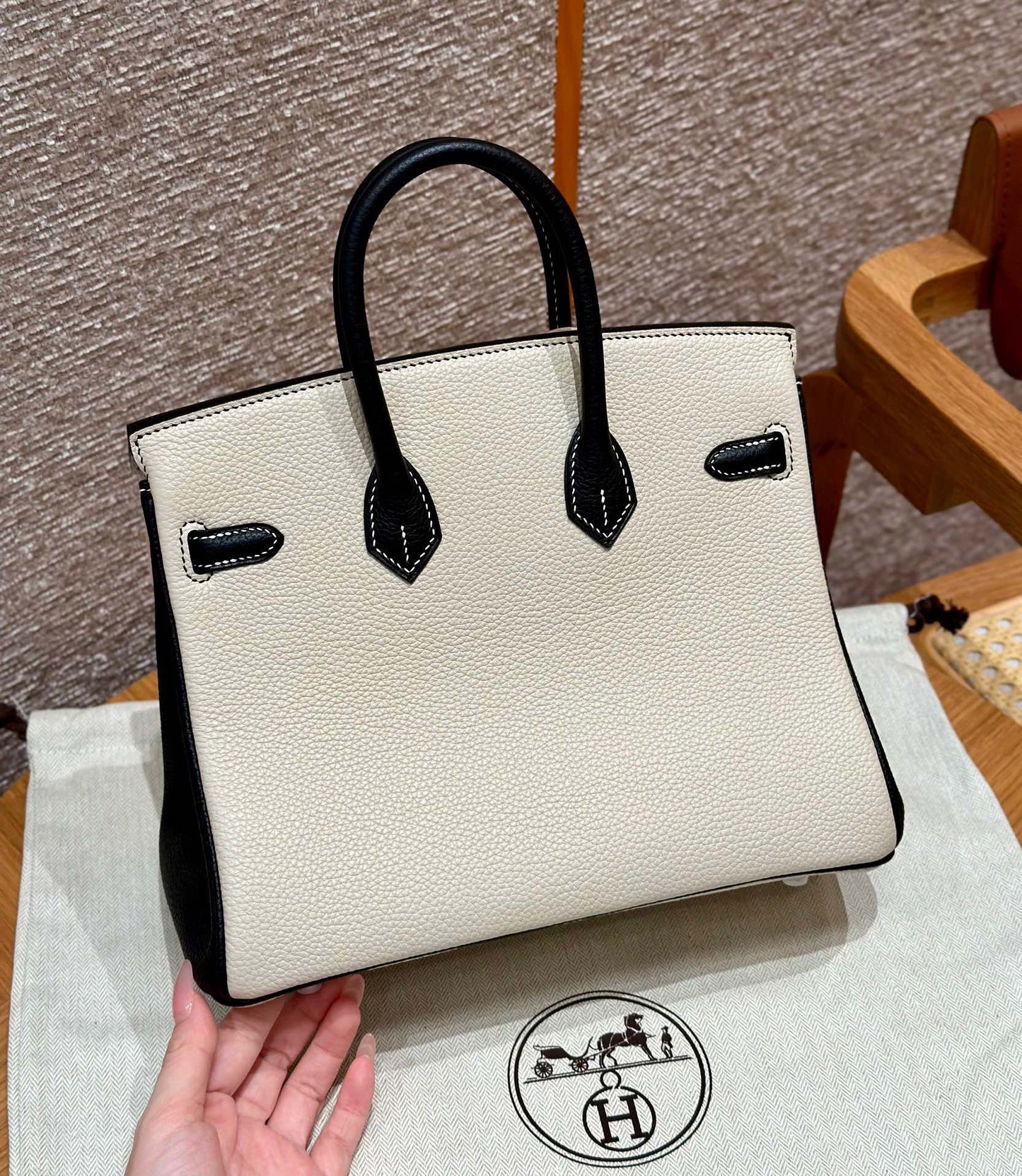 Elite Carryalls