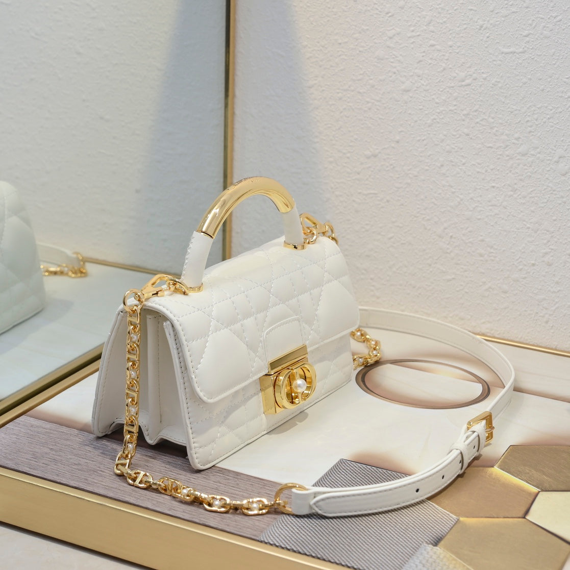 Elite Carryalls