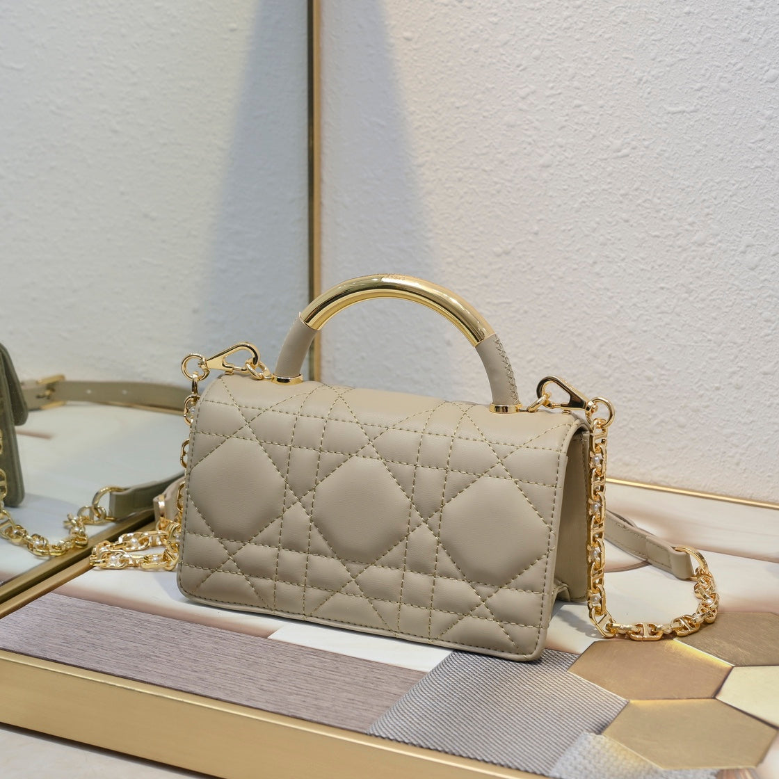 Elite Carryalls