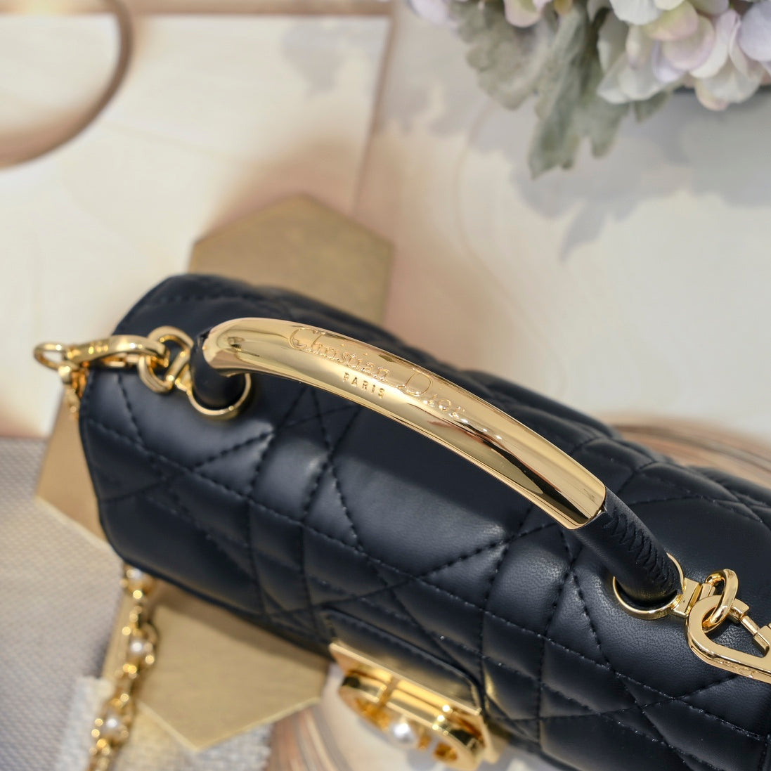Elite Carryalls
